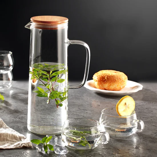 Klarglas-Wasserkrug mit Griff, Pyrex-Glas-Wasserkaraffe mit Bambusdeckel